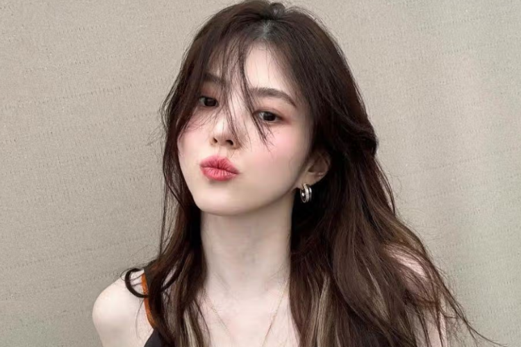 Han So Hee Siap Sapa Penggemar di Fan Meeting 2025 Jakarta, Cek Harga Tiket dan Keuntungan Untuk Penggemar
